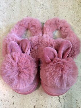 Adorable Plush Fuzzy Bunny Slippers Pink Women’s Size 9